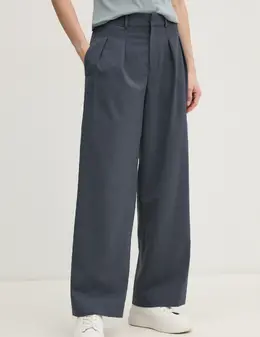 Calvin Klein Jeans: Серые брюки 