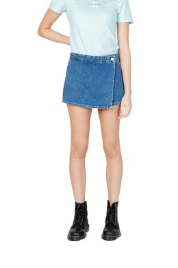 Calvin Klein Jeans: Джинсовые шорты 