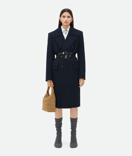 Bottega Veneta: Тёмное пальто 