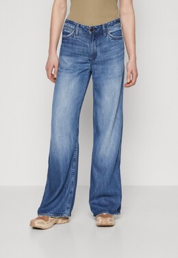 Wrangler: Расклешённые джинсы 