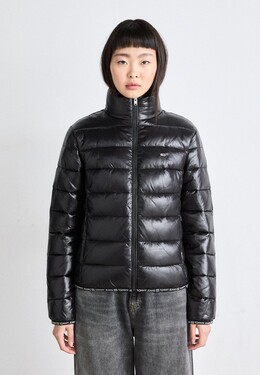 Tommy Jeans: Зимний пуховик  Essential