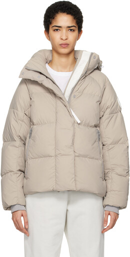 Canada Goose: Бежевый пуховик 
