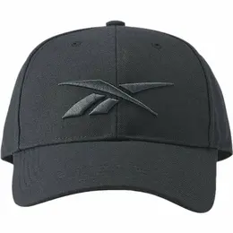 Reebok: Чёрная кепка  Vector