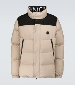Moncler: Бежевый пуховик 