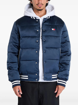 Tommy Jeans: Атласный пуховик 