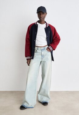 Tommy Jeans: Белая футболка 