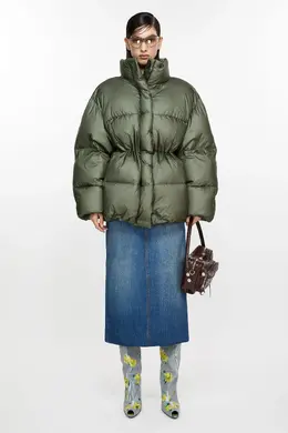 Acne Studios: Тёмный пуховик 