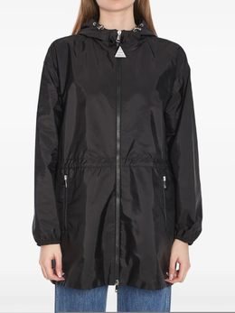 Moncler: Чёрная куртка 