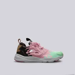 Reebok: Розовые кроссовки 