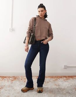 Wrangler: Тёмные джинсы 