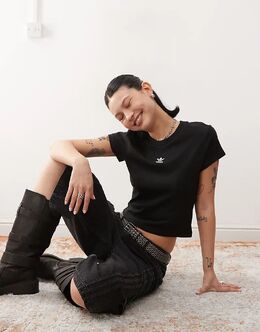 Adidas Originals: Чёрная футболка 