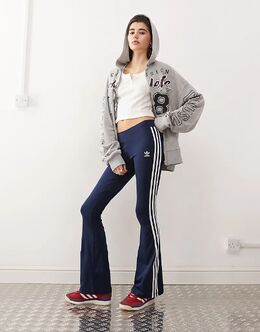 Adidas Originals: Тёмные легинсы 