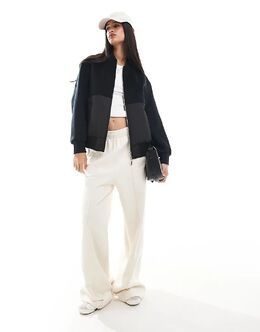Armani Exchange: Чёрная куртка 