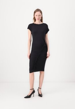 Patrizia Pepe: Чёрное платье 