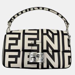 Fendi: Чёрная сумка  Baguette