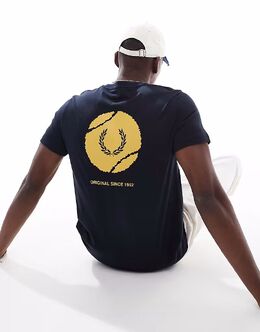 Fred Perry: Футболка с принтом 