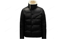 Moncler: Чёрный пуховик 