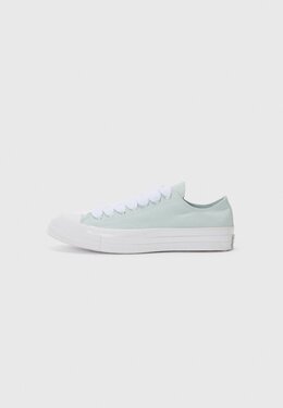 Converse: Светлые кроссовки  Chuck 70