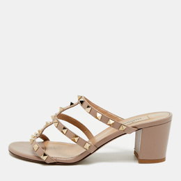 Valentino: Бежевые сандалии  Rockstud