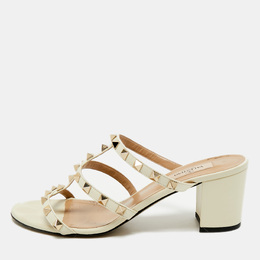 Valentino: Белые сандалии  Rockstud