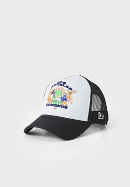 NEW ERA: Тёмная кепка 