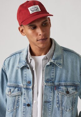 Levi's: Красная кепка 