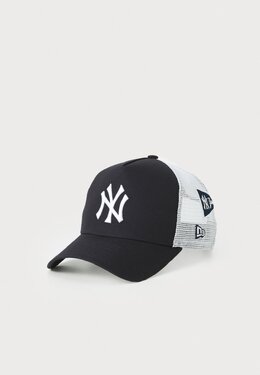 NEW ERA: Тёмная кепка 