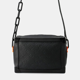 Louis Vuitton: Чёрная сумка через плечо 