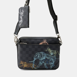 Louis Vuitton: Чёрная сумка через плечо 