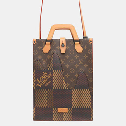 Louis Vuitton: Сумка-шоппер 