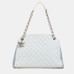 Chanel: Голубая сумка 