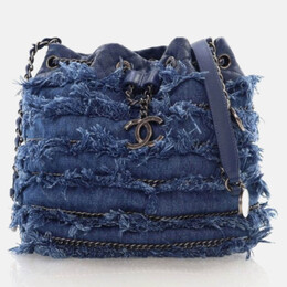 Chanel: Голубая сумка 