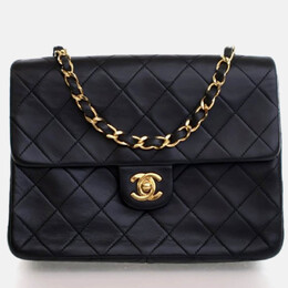 Chanel: Чёрная сумка 