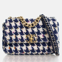 Chanel: Голубая сумка 