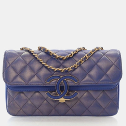 Chanel: Голубая сумка 