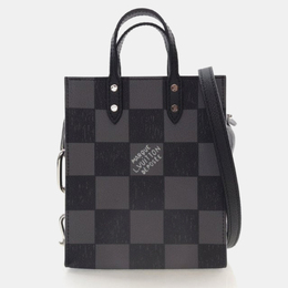 Louis Vuitton: Чёрная сумка через плечо 