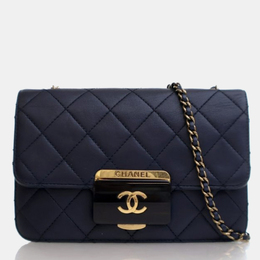 Chanel: Голубая сумка 