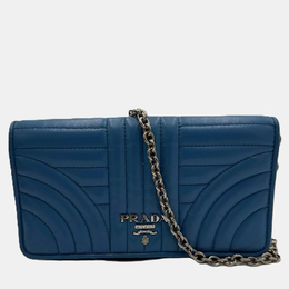 Prada: Голубая сумка 