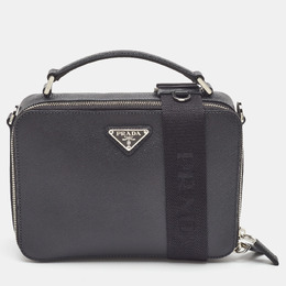 Prada: Чёрная сумка 