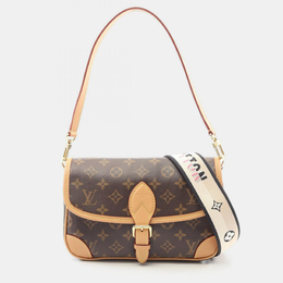 Louis Vuitton: Коричневая сумка 