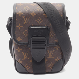 Louis Vuitton: Чёрная сумка через плечо 