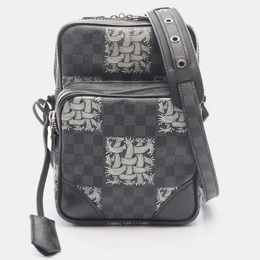 Louis Vuitton: Чёрная сумка 