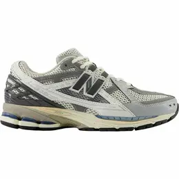 New Balance: Серые кроссовки 