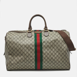 Gucci: Бежевая спортивная сумка  GG Supreme