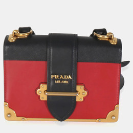 Prada: Красная сумка 