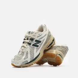 New Balance: Белые кроссовки 