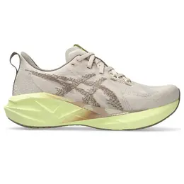 ASICS: Бежевые кроссовки  Novablast