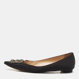 Manolo Blahnik: Чёрные балетки  Hangisi