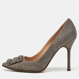 Manolo Blahnik: Серебристые туфли  Hangisi