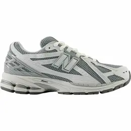 New Balance: Серые кроссовки 